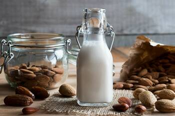 Zkuste rostlinné alternativy mléka
