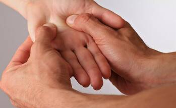 Akupresura rukou - vyřeší nejčastější problémy