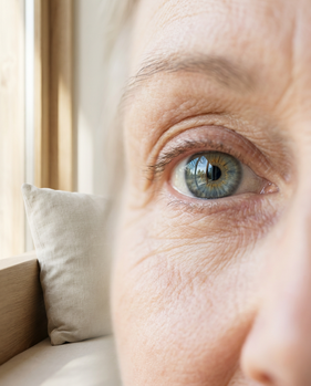 Šedý zákal už není strašák. Moderní operace vám vrátí ostrý zrak za pouhých 15 minut