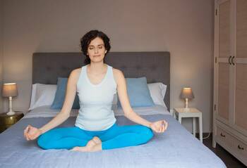 Dechová cvičení a jóga: Cesta ke kvalitnímu spánku