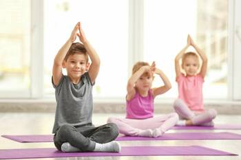 Dětská jóga – dejte dítěti poznat možnosti jeho těla