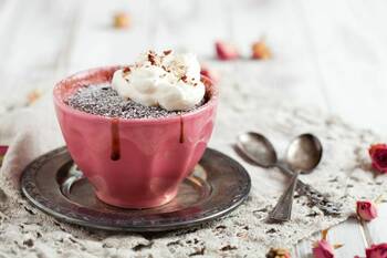 Mug cakes: nejrychlejší zdravý moučník na světě