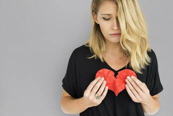 Proč ženám puká srdce a mužům se ucpávají cévy?