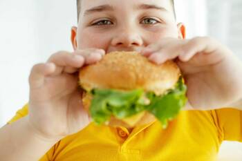 Obezita u dětí: Prý z toho vyroste…. Nebo ne?