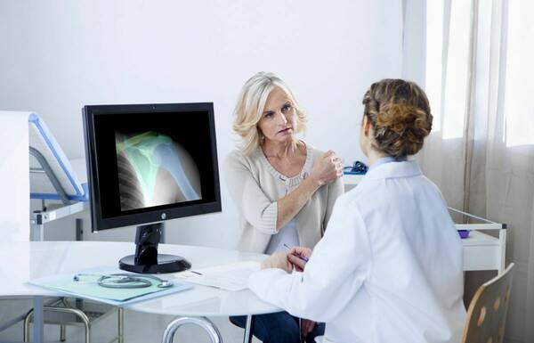 Braňte se vzniku osteoporózy. Vpusťte do života vápník, ale také vitamíny D3 a K2