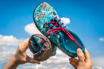 Podzim v barefoot botách: Proč by vaše nohy měly zažít svobodu i v plískanicích?