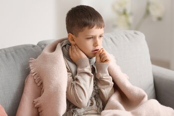 Suchý vs. vlhký kašel u dětí: Jak je rozeznat a co opravdu zabírá?