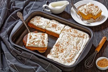 Recept na vláčný dýňový koláč s krémem – nejlepší dezert na chladné odpoledne