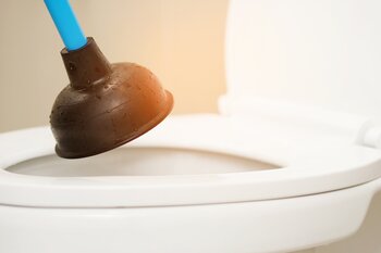 Ucpaný odpad? 9 babských rad a tipů, jak ho vyčistit rychle a levně