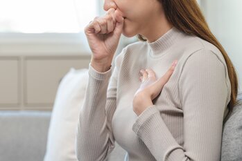 Jak se rychle zbavit bolesti v krku: 10 tipů, které opravdu fungují