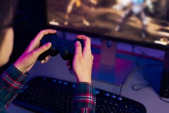 Jen si hraje, nebo je to závislost? Průvodce světem her pro moderní rodinu