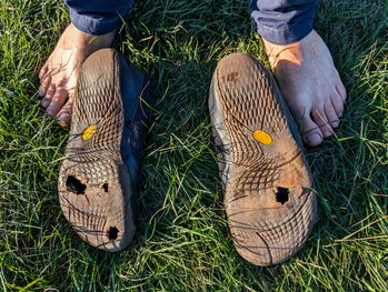 Podzim v barefoot botách: Proč by vaše nohy měly zažít svobodu i v plískanicích?