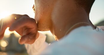 Trápí vás nadměrné pocení? Zjistěte, co za ním stojí a jak ho zkrotit