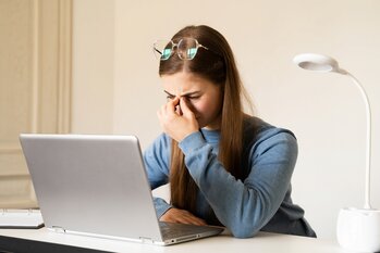 Syndrom podvodníka (Imposter syndrome): Proč si nevěříme a jak s tím bojovat?