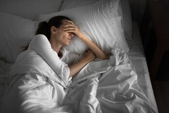 Jak se připravit na změnu času? Pracujte se světlem a spánek posouvejte postupně
