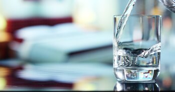 Máte málo energie? Možná jen málo pijete. Objevte sílu hydratace pro vaše zdraví